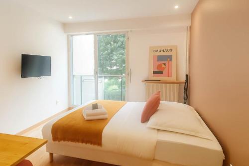Combat Apartment | Studio neuf metro Buttes chaumont - Paris 19 - 2P