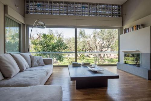 Rio House | Studio Rio Unique space with garden and garage