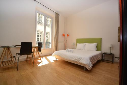 Saint-Thomas-d'Aquin Apartment | Studio Saint Germain
