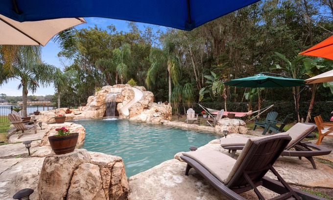Orlando Apartment | Studio Suite with King & Queen beds Sleeps 4 with Kitchenette