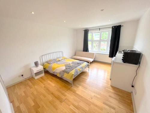 Sutton South House | Studio (Triple) in Sutton