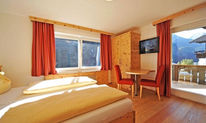 Heiligenblut Bed & Breakfast | Studio with balcony - Pension-Appartements Bergkristall