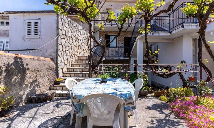 Cres Apartment | Studio with Internet and satellite TV