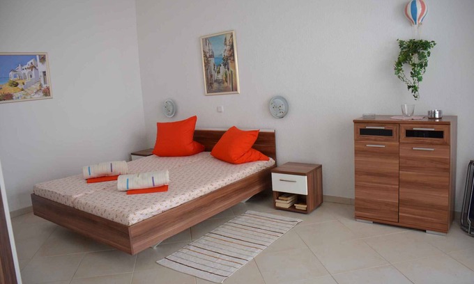 Sveti Juraj Apartment | Studio with terrace and barbecue facilities