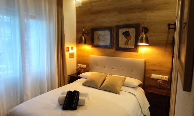 Les Roquetes Hostel | STUDIOS OR PRIVATE ROOMS