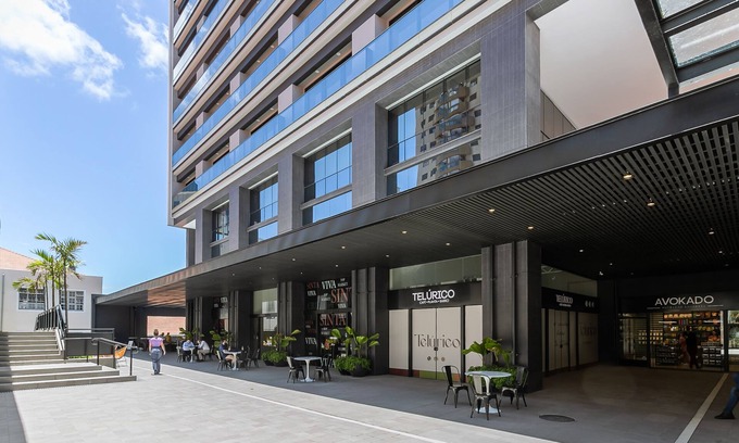 Centro Apartment | Studios Tower by Viva - Prédio com piscina e estacionamento no centro de Floripa