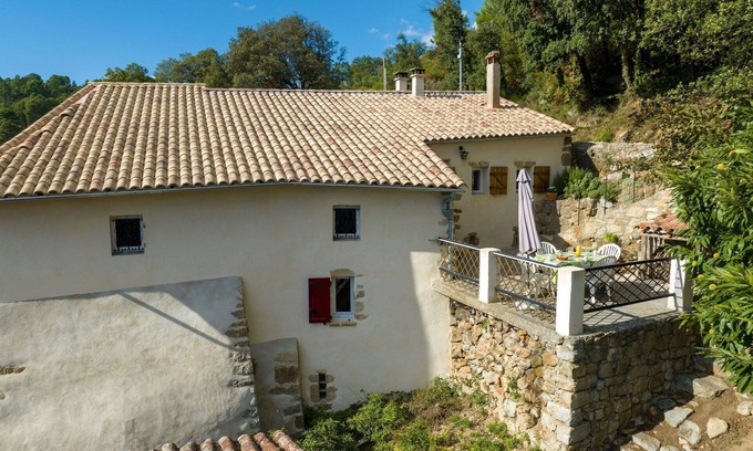 Saint-Jean-du-Gard House | Stunning villa for 6 guests with WIFI, TV, terrace, pets allowed and parking