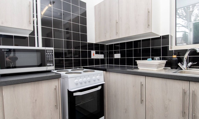 Richmond-upon-Thames Apartment | Stunning 1-bed Entire Apartment in Teddington