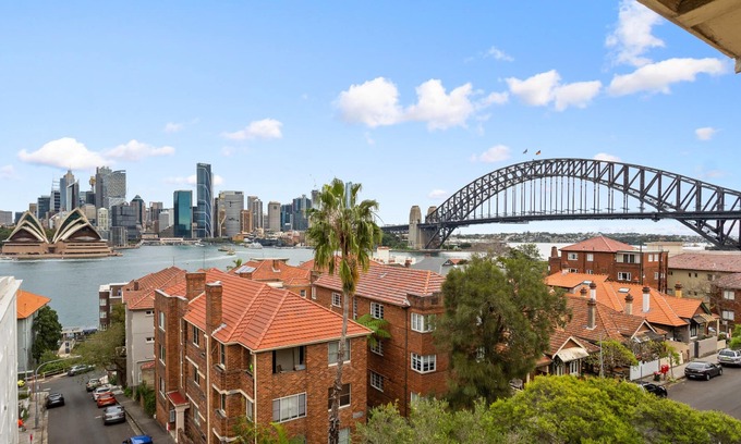 Kirribilli Apartment | Stunning 1-Bed Unit with Sydney Harbour Views