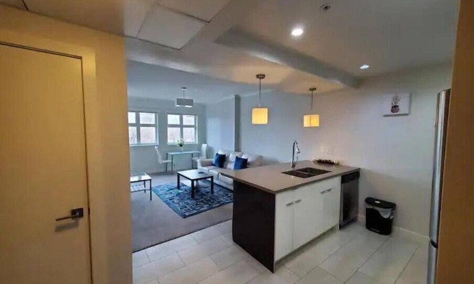 East Village Apartment | Stunning 1 bedroom apartment with riverview