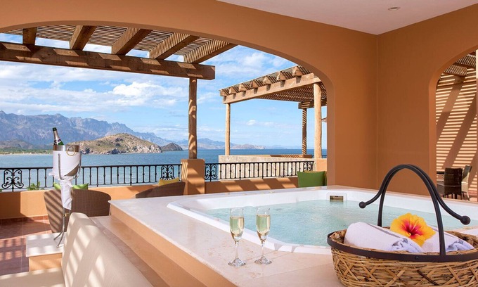Loreto Villa | Stunning 1 King or 2 Queen beds Villa in Loreto - FULL kitchenette included