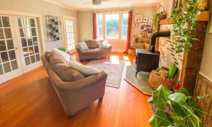 Shawnigan Lake Other | *Stunning 1903 farmhouse on 1/2 acre, Shawnigan Lake 2 min away, sauna