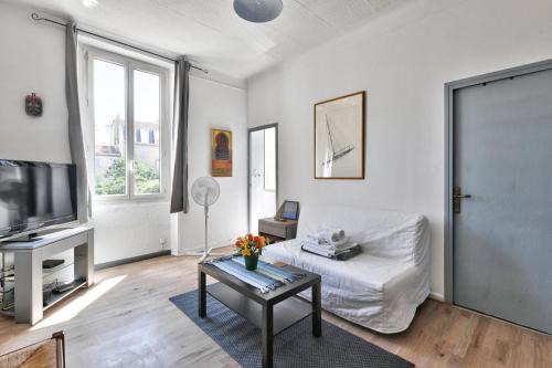 Saint-Victor Apartment | Stunning 1BR Flat near Vieux Port