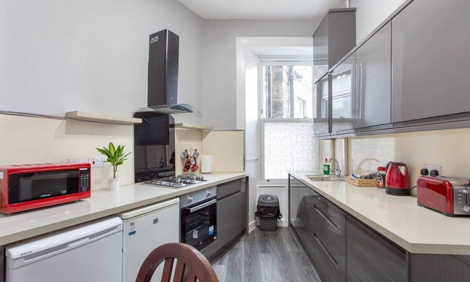 Tollcross Apartment | Stunning 2-bed Apartment in Central Edinburgh