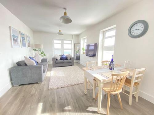 Hamworthy Apartment | Stunning 2 bed, water front Poole Quay Apartment.