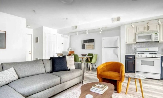 Union City Apartment | Stunning 2 bedroom 15 mins to NYC