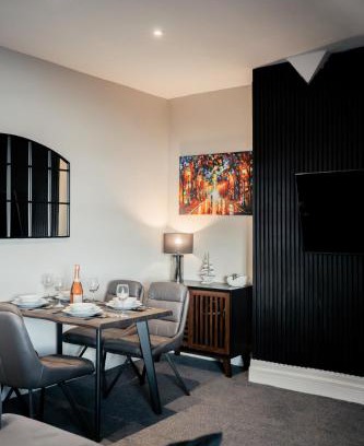 Rhos on Sea Apartment | Stunning 2 Bedroom Sea View Apartment With Parking