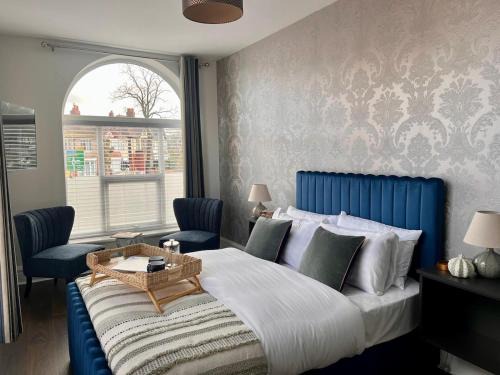Liverpool Apartment | Stunning 2 bedroomed apartment on Allerton Road, Sleeps 4