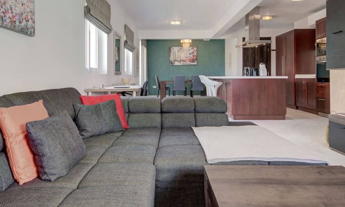 Ta' Xbiex Apartment | Stunning 2BR home with spacious living in Ta'Xbiex