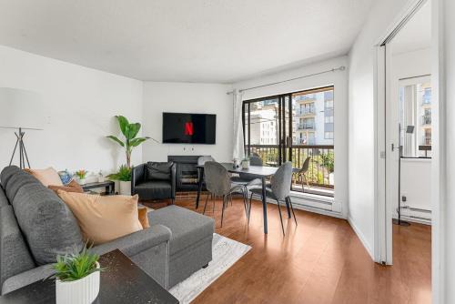West End Apartment | Stunning 3-Bed 2-Bath Condo in Dwntwn w Parking