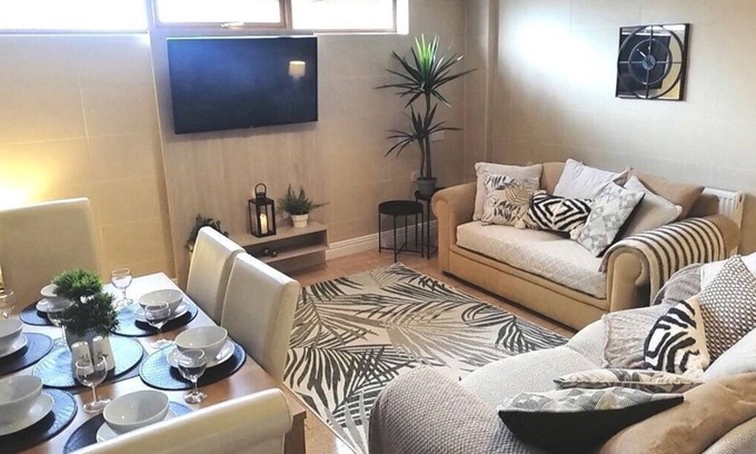 Huyton Apartment | Stunning 3 bed, 2 bath apartment near transport links and local amenities