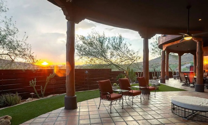 North Gateway House | Stunning 3-bedroom house with fitness room, hot tub and scenic views in Phoenix!