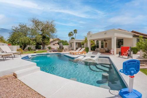 Central Scottsdale Apartment | Stunning 5 Bed Luxury Oasis Heated Pool Hot Tub