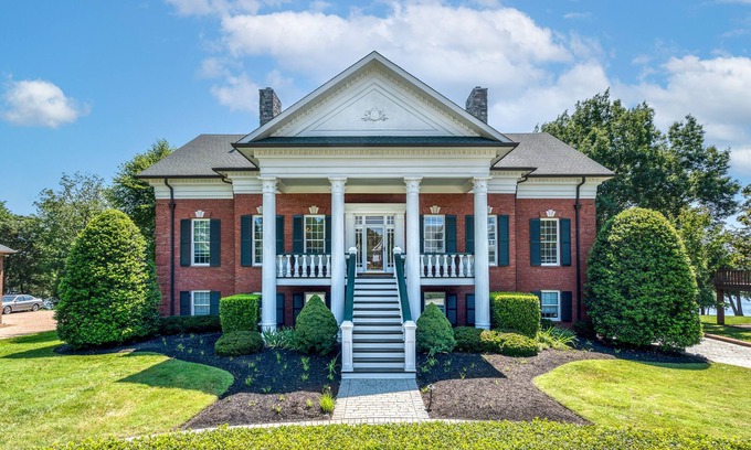 Gallatin House | Stunning And Spacious Nashville Home With In-Ground Pool On The Lake!