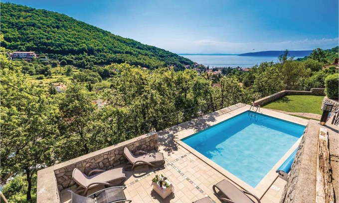 Sucici Apartment | Stunning Apartment In Moscenicka Draga