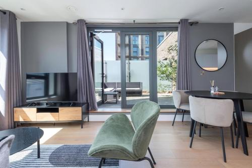 Wembley Park Apartment | Stunning Apartment with Private Terrace