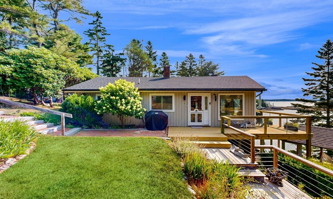 Georgetown House | Stunning artist's retreat with ocean view & amazing deck, near Reid State Park