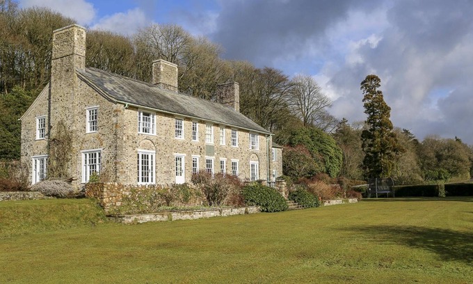 Honiton House | Stunning Arts and Crafts house built in 1929 and fully restored in 2015