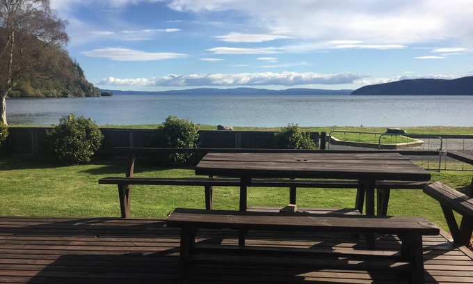 Kinloch House | Stunning beach front bach