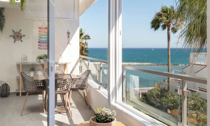 Benalmadena Costa Apartment | Stunning Beachfront apartment with Sea Views