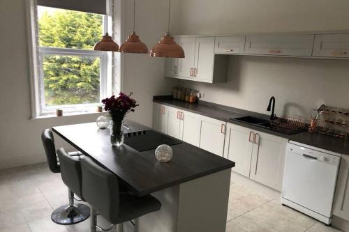 Wirral Apartment | Stunning Bebington Maisonette - large private drive and entrance, good transport links