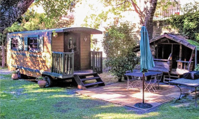 Gigondas Other | Stunning caravan in Gigondas with 1 Bedrooms and WiFi