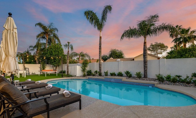 Paradise Park Vista House | Stunning Chef's Kitchen w/ Amazing Pool
