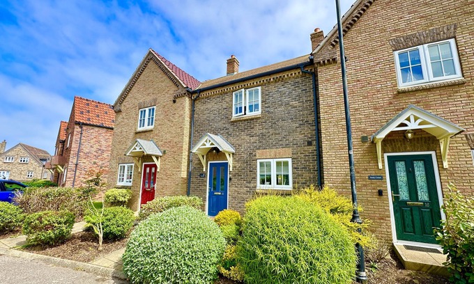 Filey Cottage | Stunning Coastal Cottage - Sleeping 5 in 2 Bedrooms - Pool and Beach Access Included.