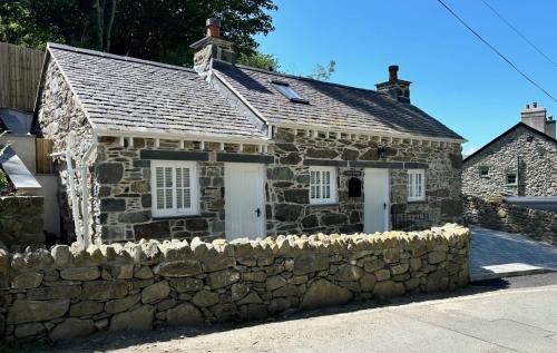 Abergwyngregyn House | Stunning Cottage near Aber Falls