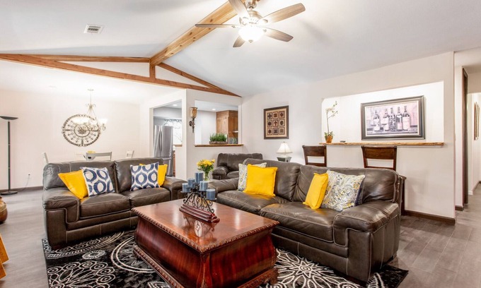 Roswell House | Stunning Custom Ranch in Central Roswell
