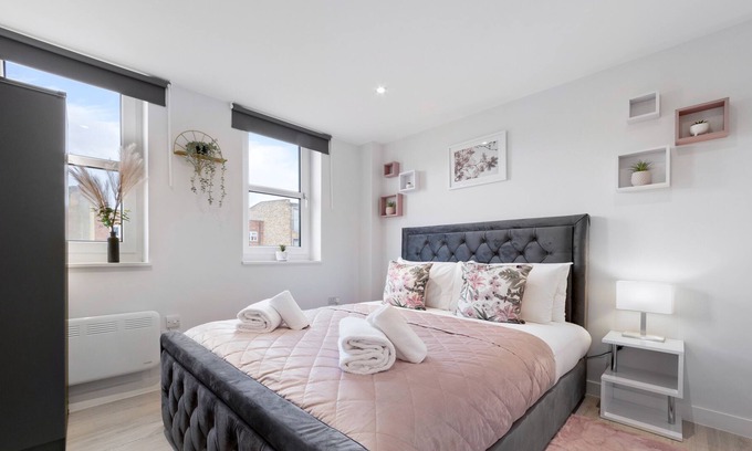 Penge Apartment | Stunning Ensuite Room Crystal Palace London SE20