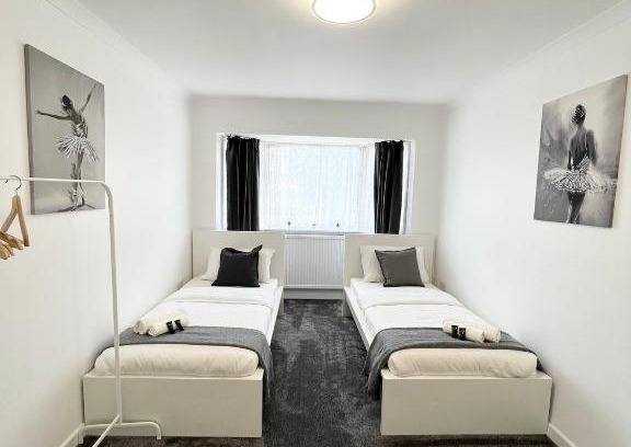 Dudden Hill House | Stunning Flat in Greater London