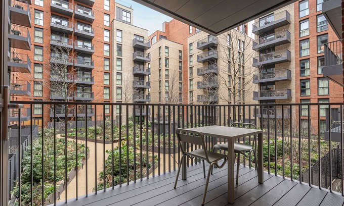 Tottenham Hale Apartment | Stunning Flat in North London