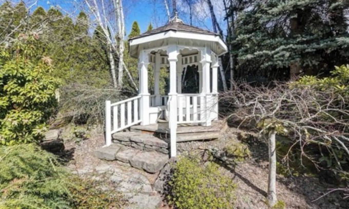 Bull Mountain House | Stunning Former Street Of Dream
