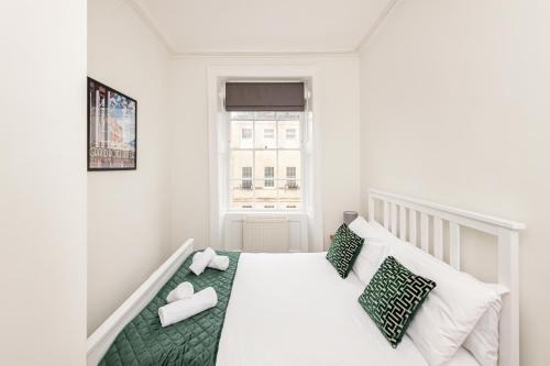 Bath Apartment | Stunning Georgian Apartment in Central Bath