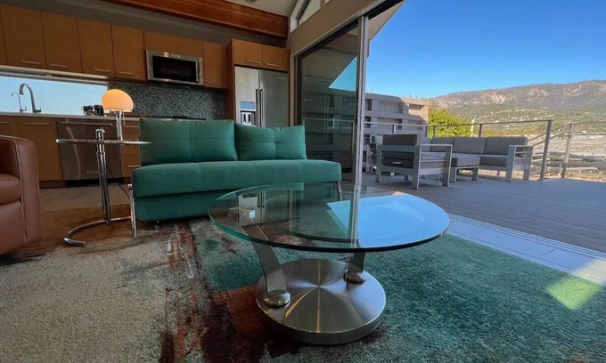 Carpinteria House | Stunning Hillview Suite near the beach