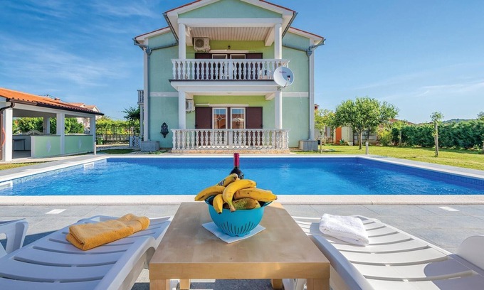 Kapelica House | Stunning home in Kapelica with WiFi