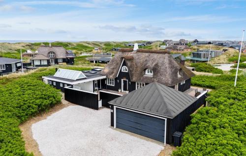 Sondervig House | Stunning Home In Ringkøbing