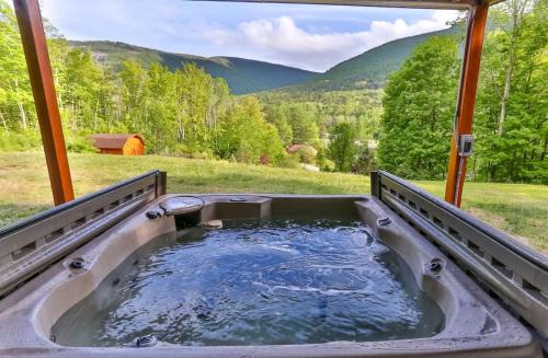 Hunter House | Stunning Home with Hot Tub Fire Pit & Amazing Views