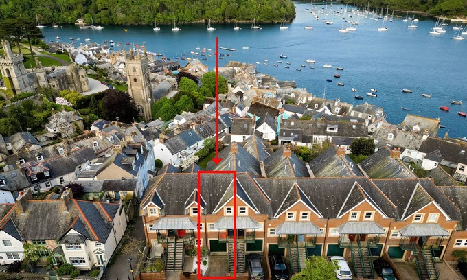 Fowey House | Stunning house, river views, 3 balconies, Fowey